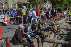 16 religious leaders risk arrest at site of pipeline construction (photo credit: Robert A. Jonas)